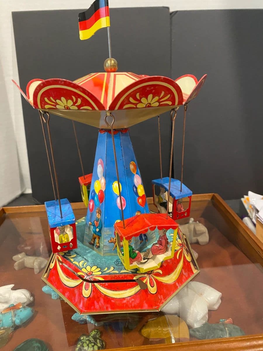 Antiques and Collectibles from around the World photo 1