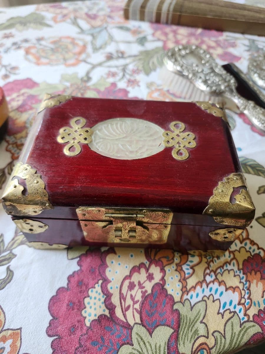 BELLEVUE ESTATE SALE! photo 11