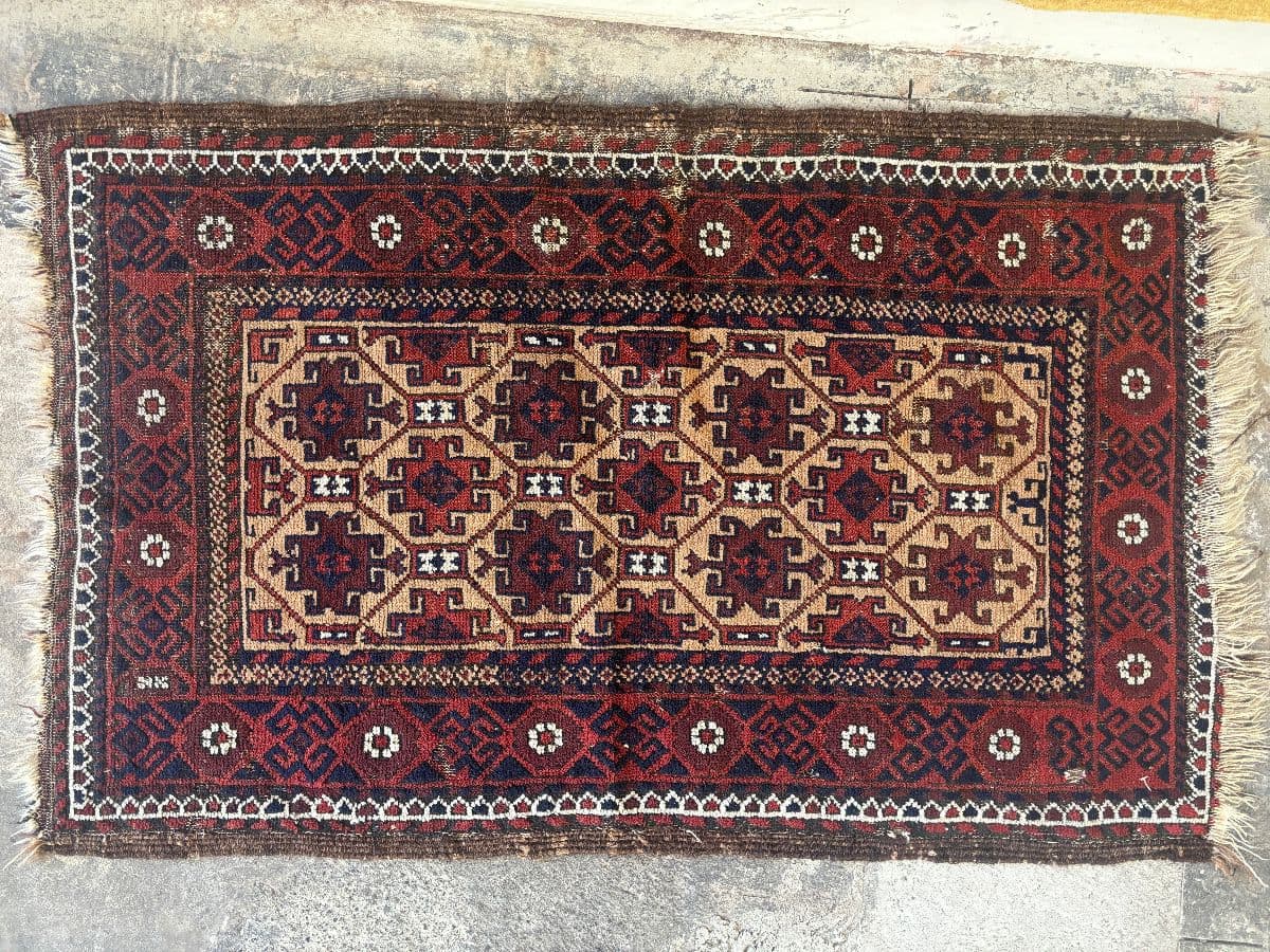 VINTAGE RUG STORE MOVING SALE photo 9