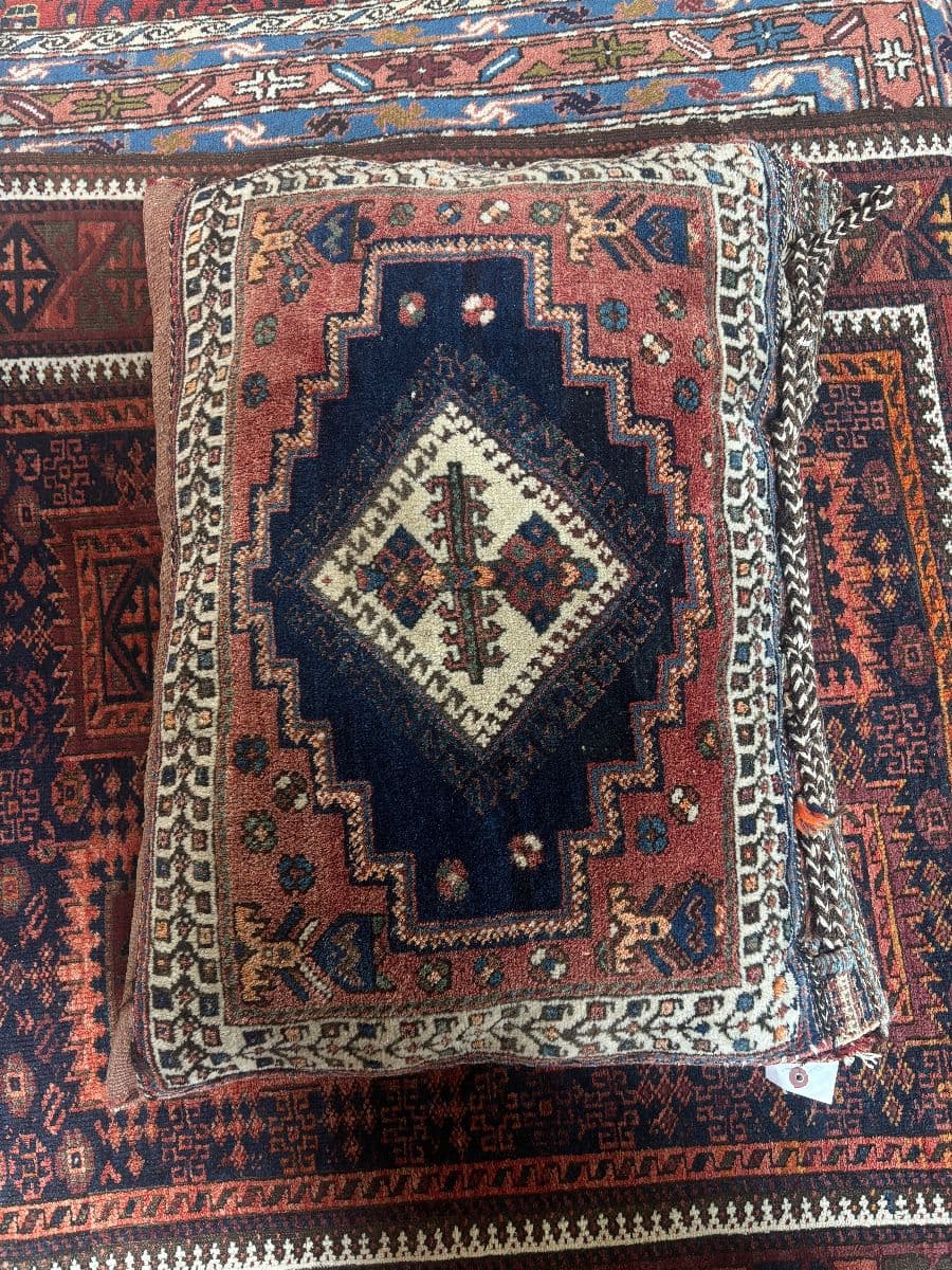 VINTAGE RUG STORE MOVING SALE photo 10