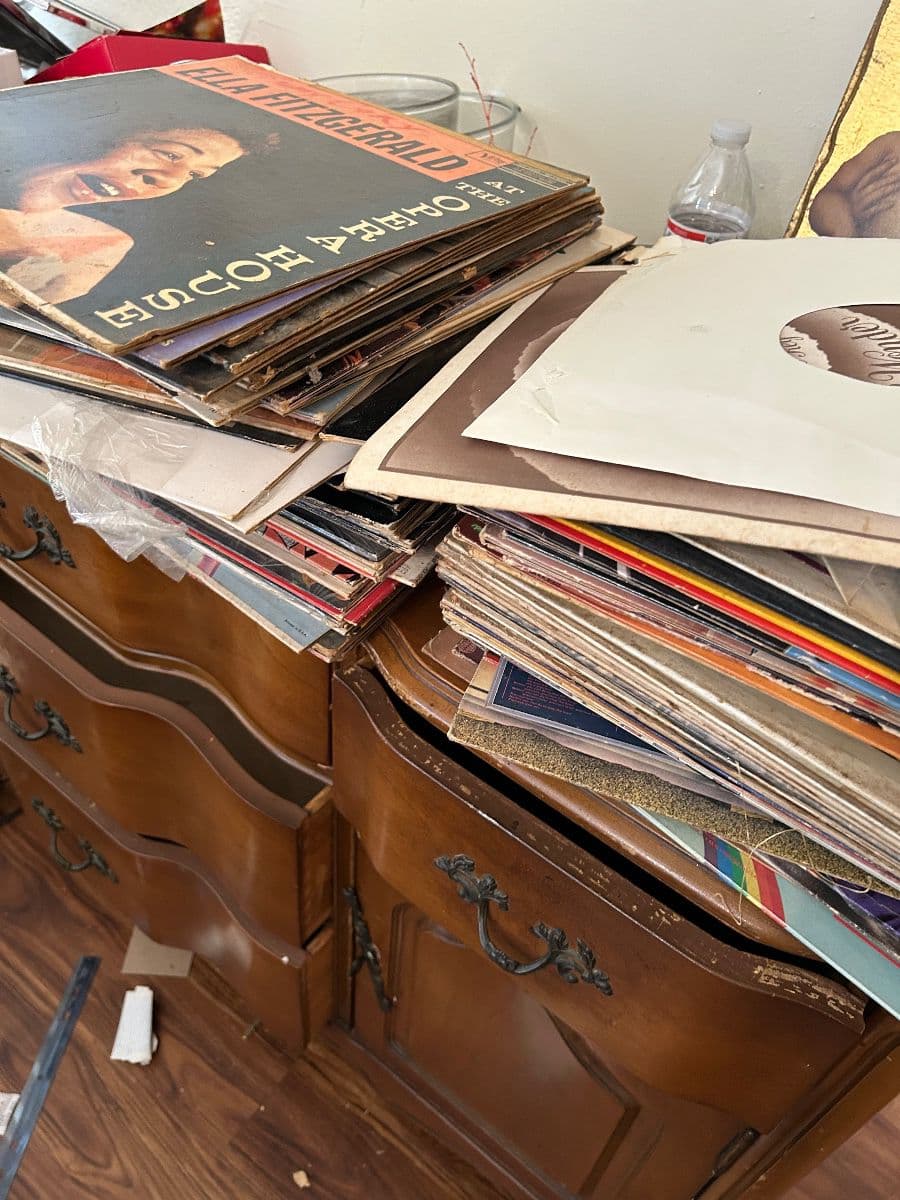 Estate sale - the player photo 2