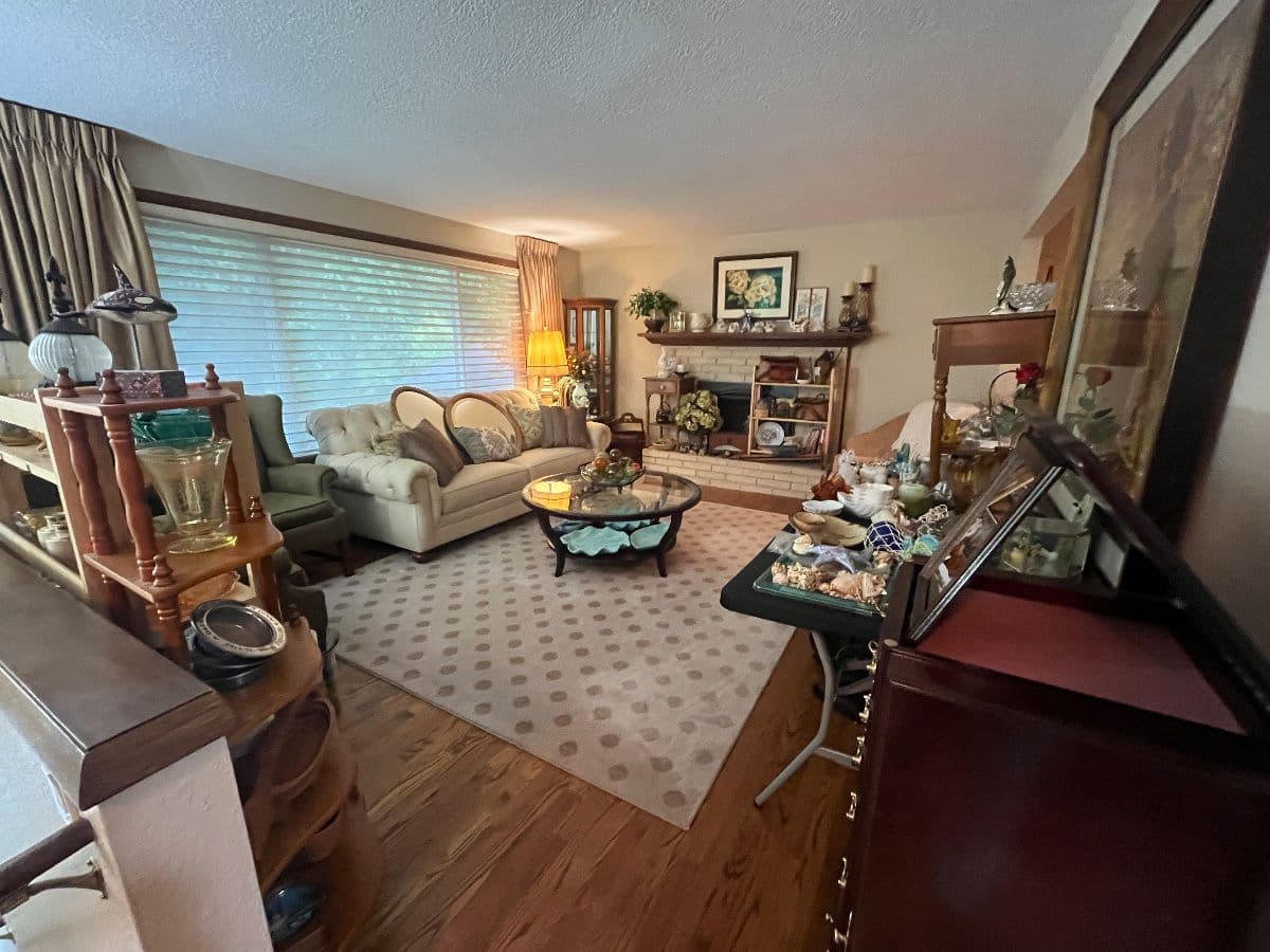 The Rusty Trunk LLC opens to " Irish Shopper" Estate Sale photo 3