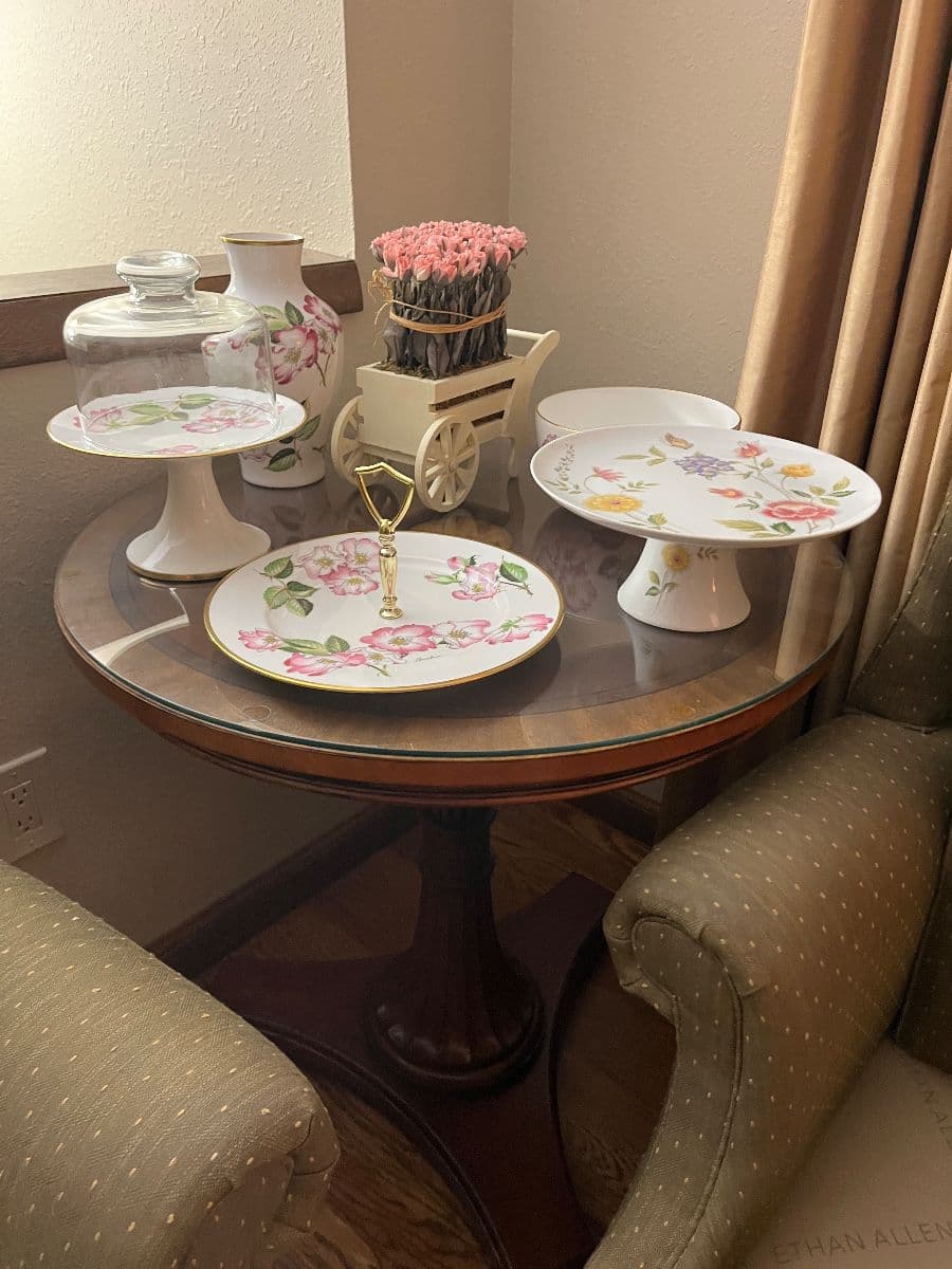 The Rusty Trunk LLC opens to " Irish Shopper" Estate Sale photo 8