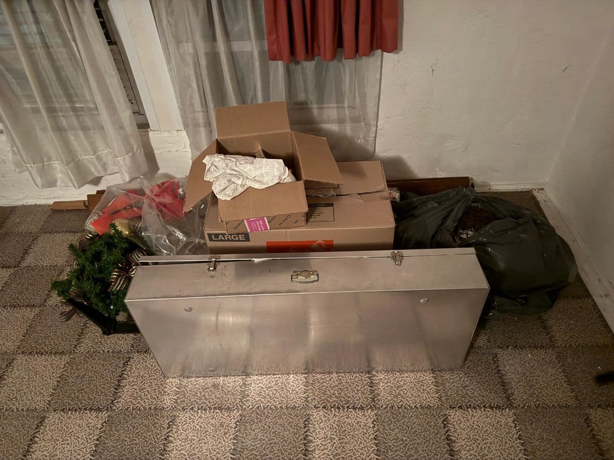BATES ESTATE SALE – Furniture, Collectibles, & Vintage Home Decor photo 7