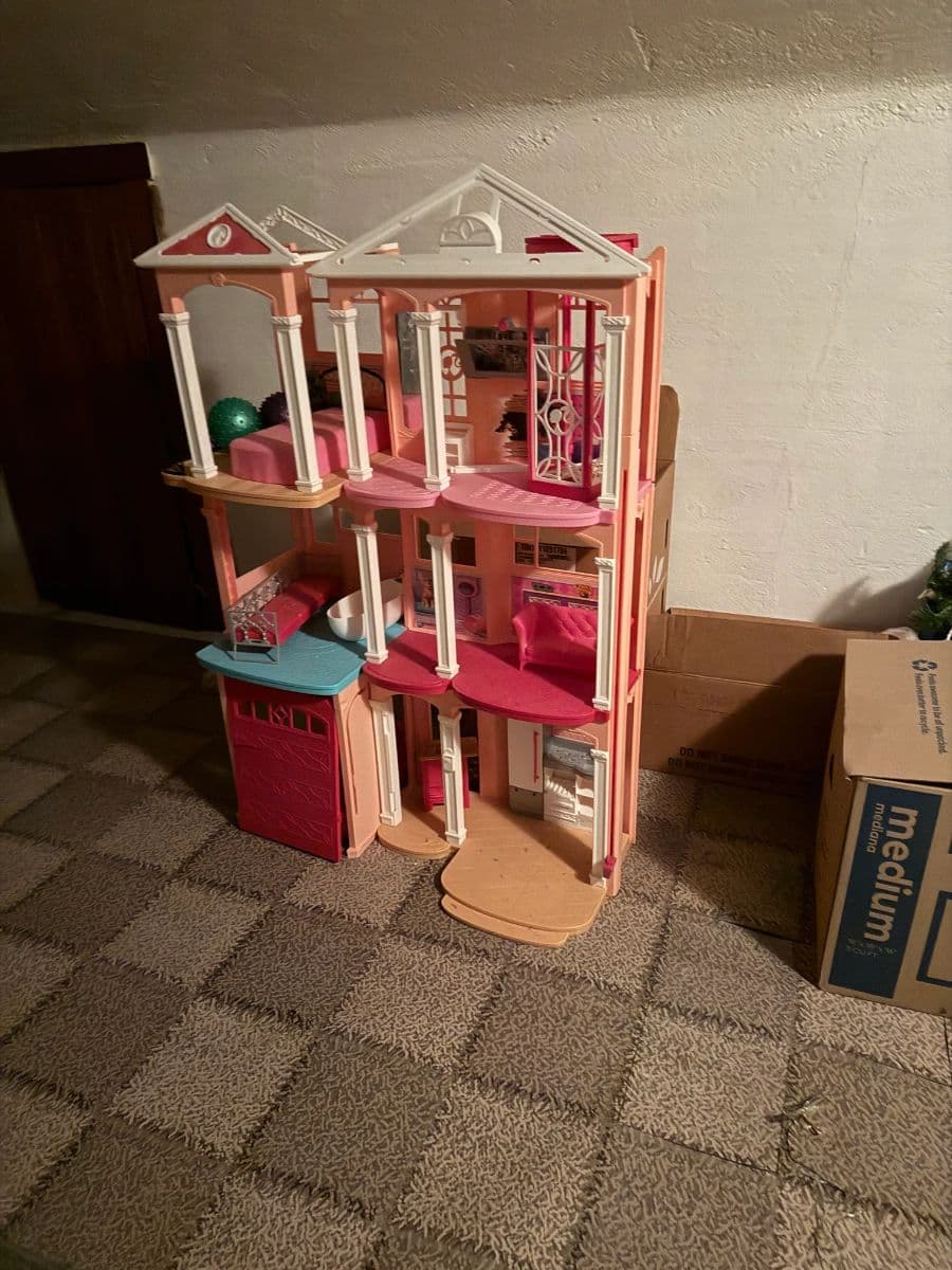 BATES ESTATE SALE – Furniture, Collectibles, & Vintage Home Decor photo 9