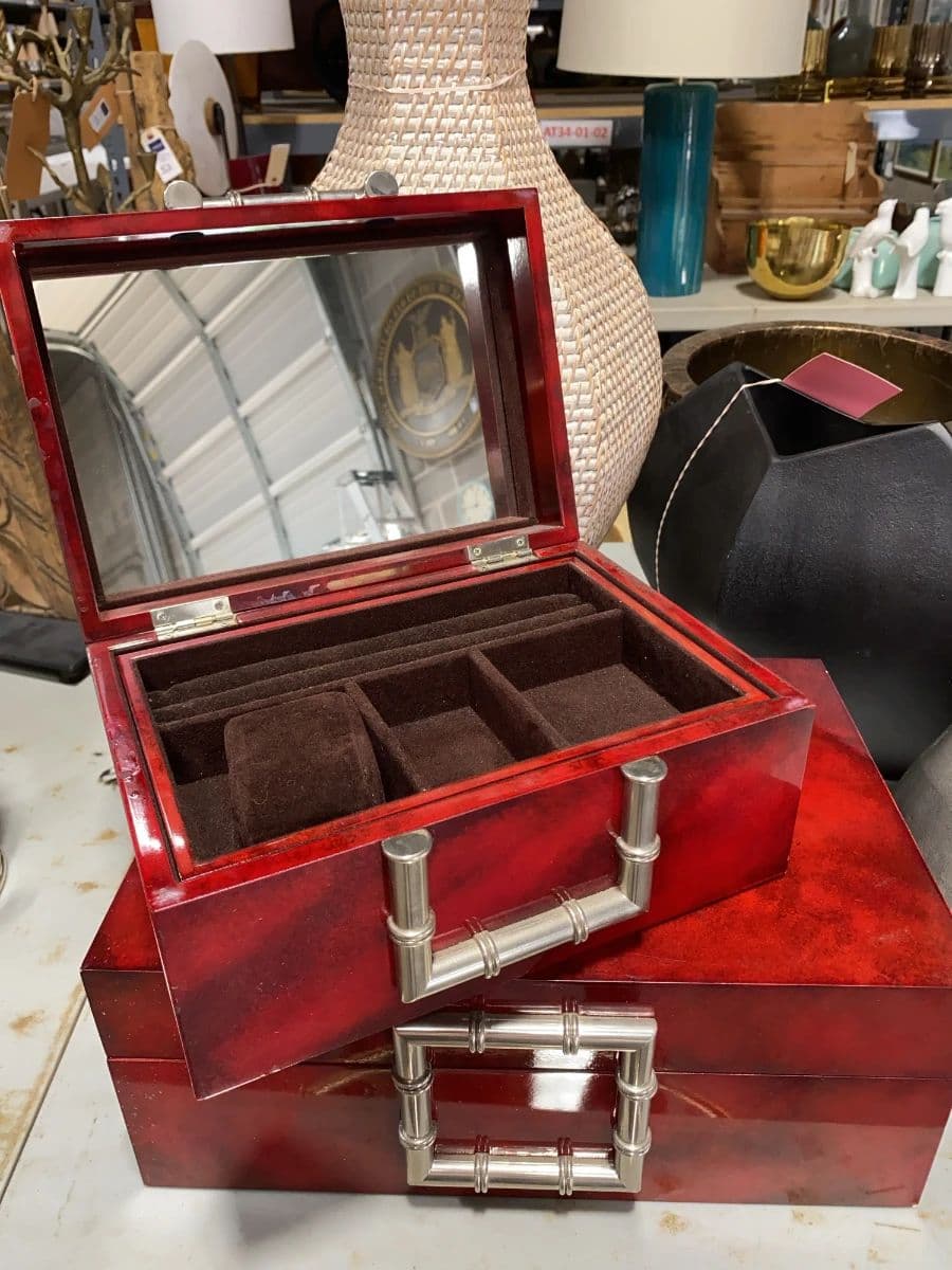 Fine Furniture & Set Dressing Online Auction- Designers take note! photo 7