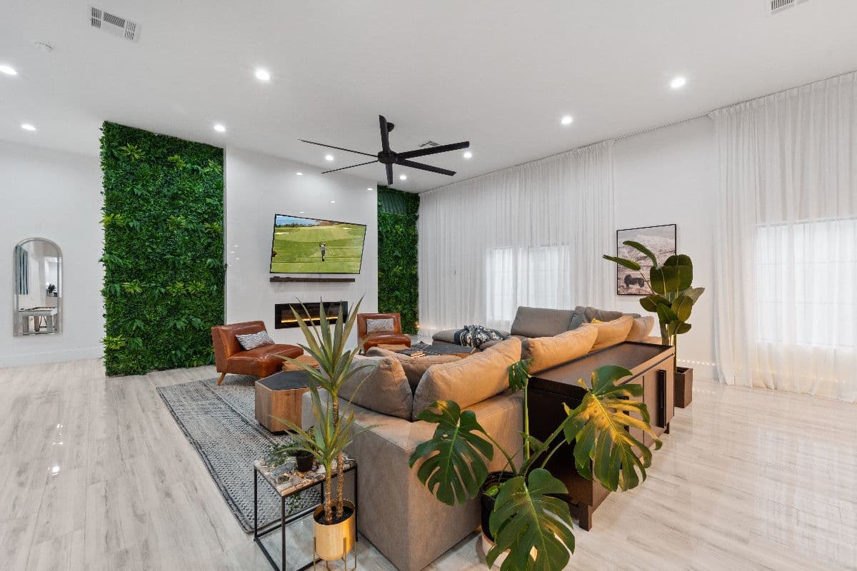 Designer Living in $2mil Phoenix Estate photo 7