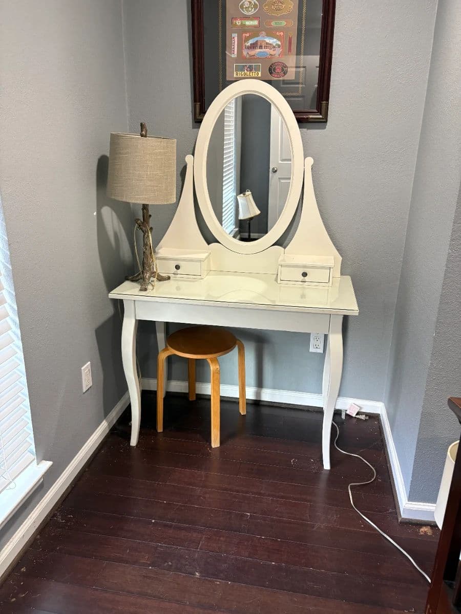 WESTBURY ESTATE SALE photo 1