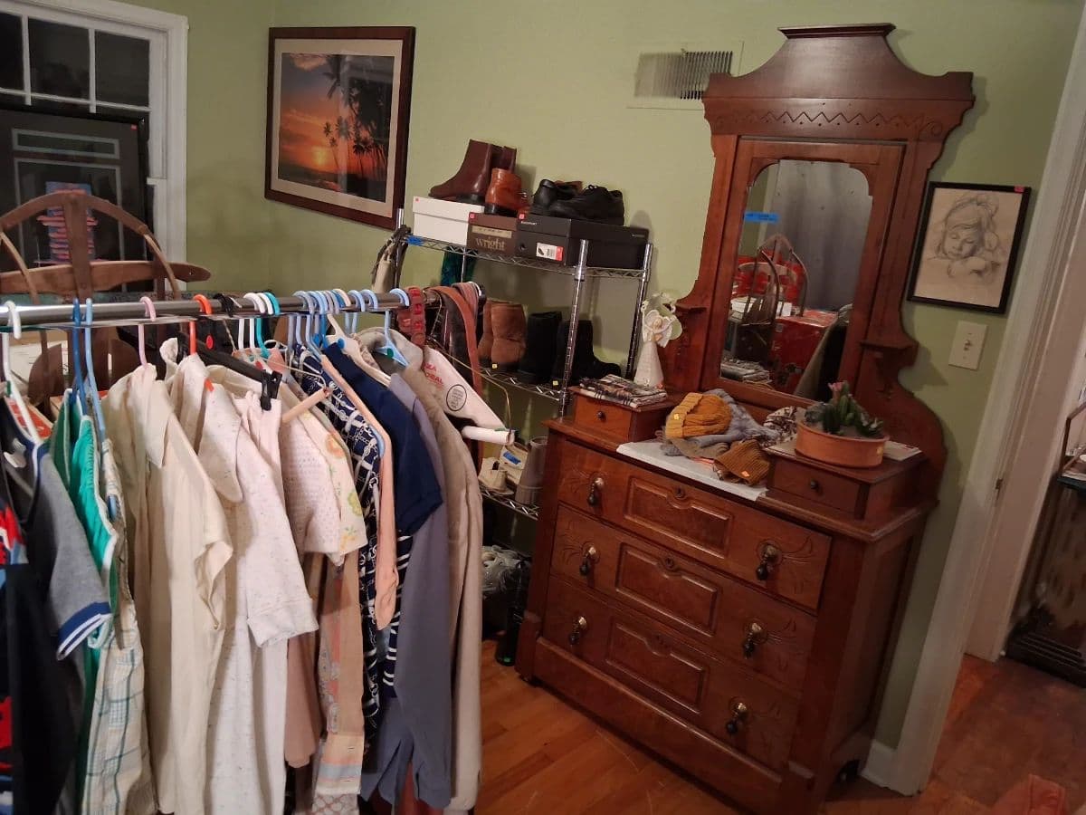 BROOKSIDE BARGAIN VINTAGE, ANTIQUE, AND HOME DECOR photo 1