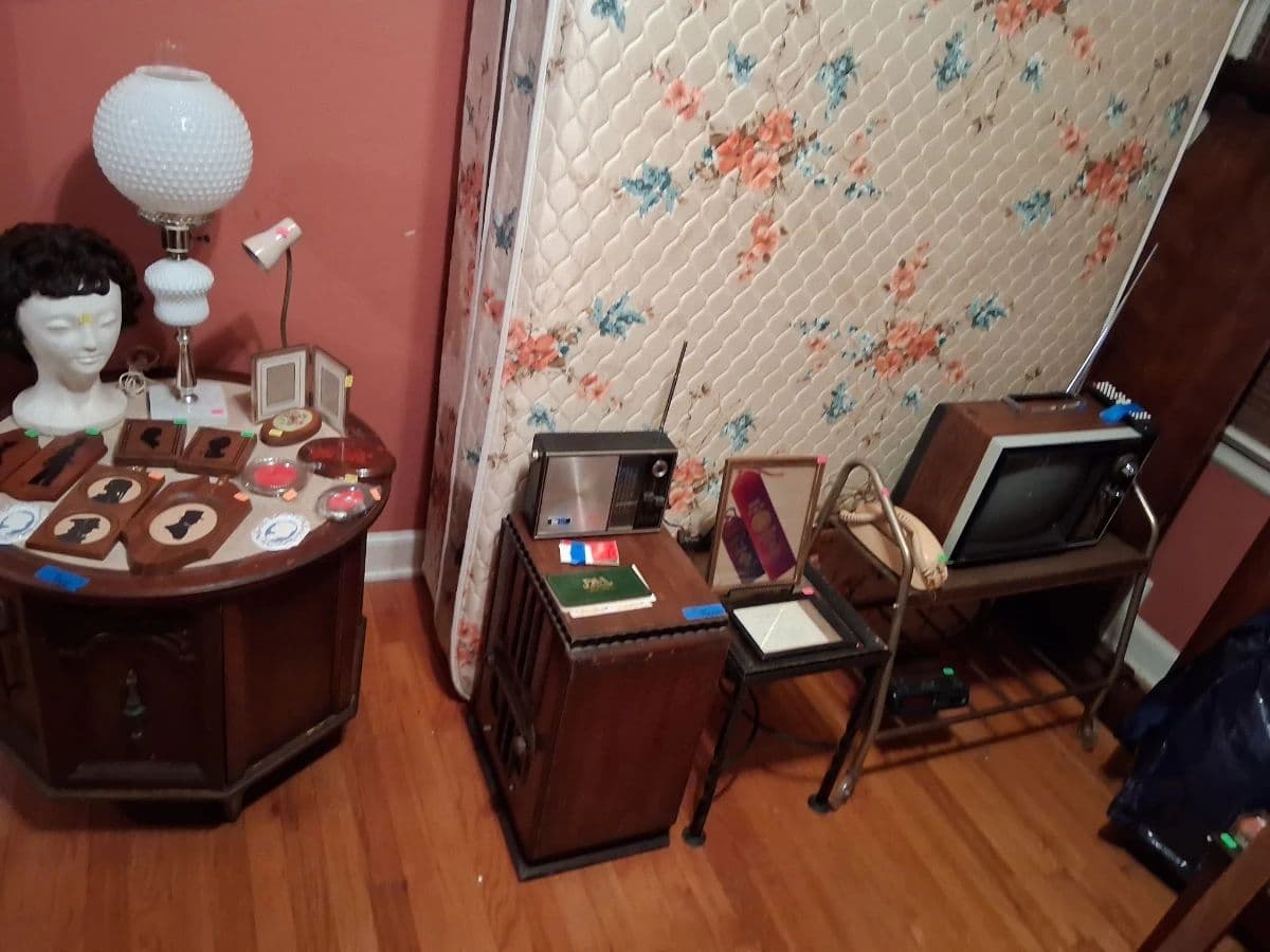 BROOKSIDE BARGAIN VINTAGE, ANTIQUE, AND HOME DECOR photo 10