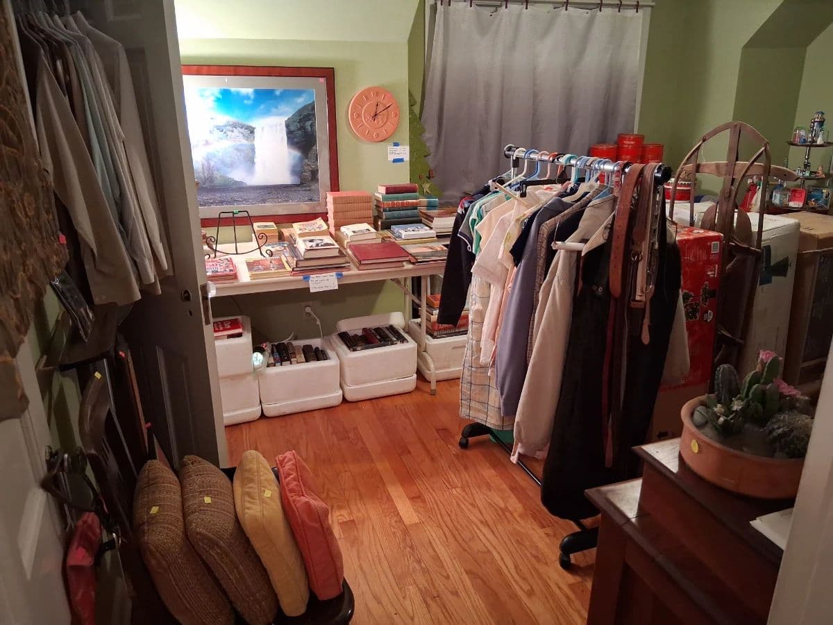 BROOKSIDE BARGAIN VINTAGE, ANTIQUE, AND HOME DECOR photo 2