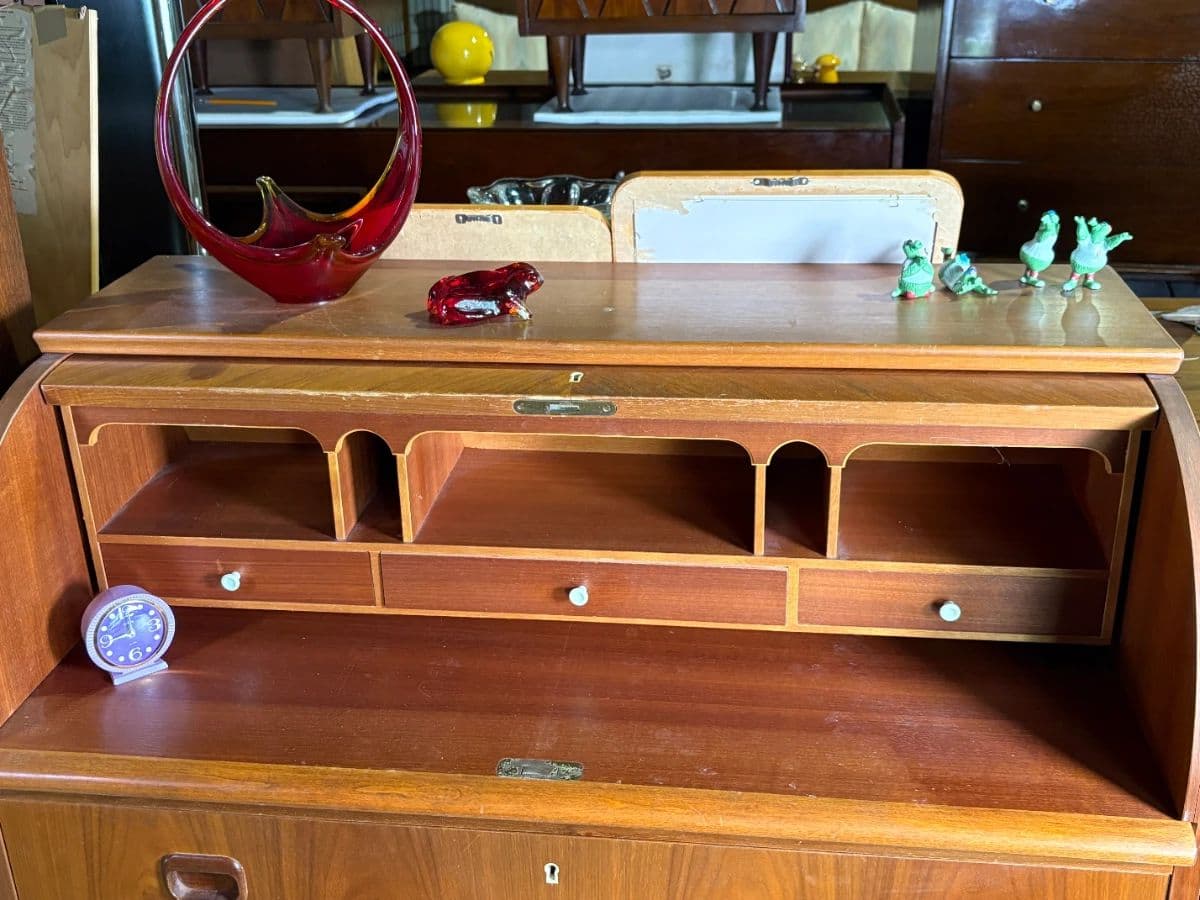 Remarkable 2-Part Vintage Auction by Scoops in Philadelphia - Furniture, Art, Home Goods and More! photo 12