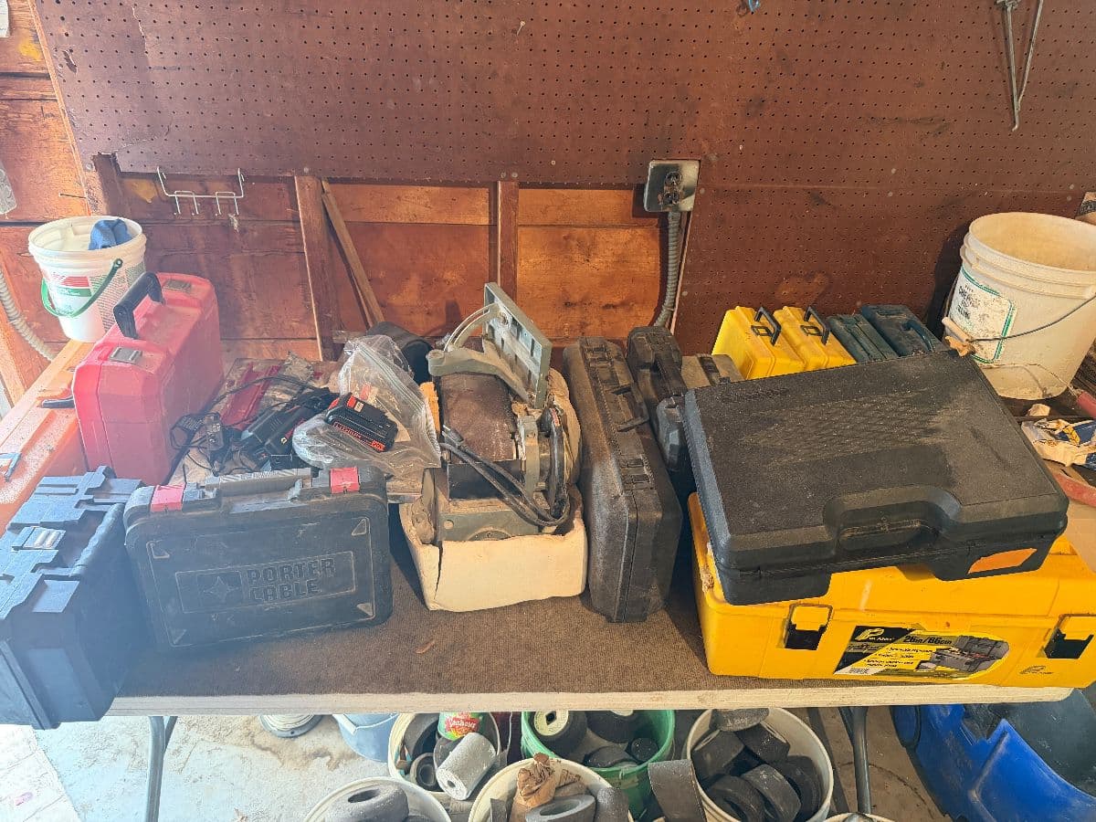 Lets Make A Deal - Ham Lake Sale - Contractor’s Cache Estate Sale — Tools, Antiques & More photo 11