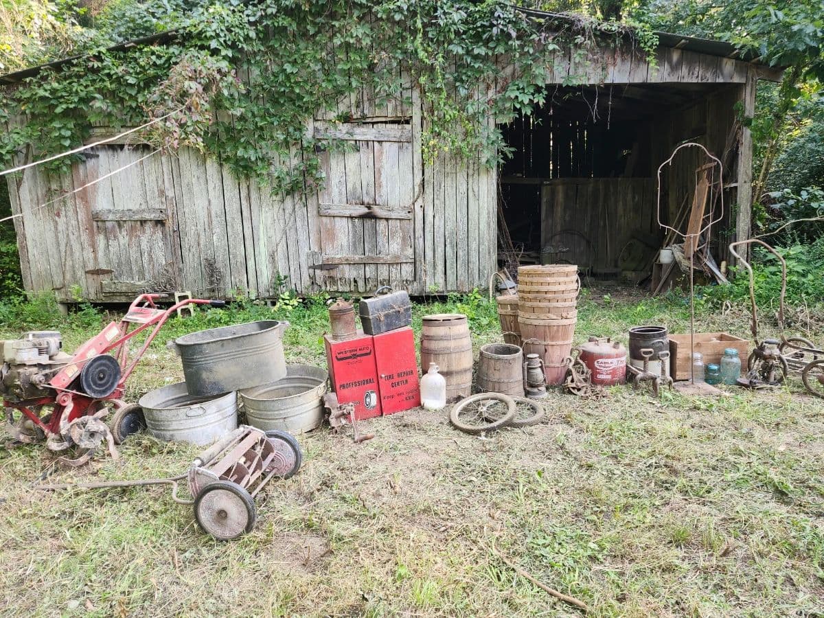 Massive Victorian, Quilts, Pottery, Antiques, Barn, Tools, Toys Sale photo 3