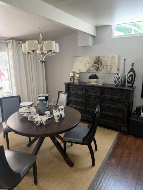 Magnificent Los Angeles Estate: Over 6600 sq ft of Immaculate Contemporary & Traditional Furnishings photo 7
