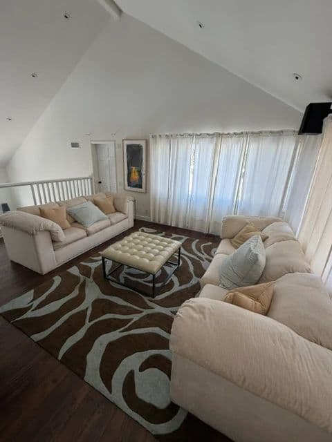 Magnificent Los Angeles Estate: Over 6600 sq ft of Immaculate Contemporary & Traditional Furnishings photo 5