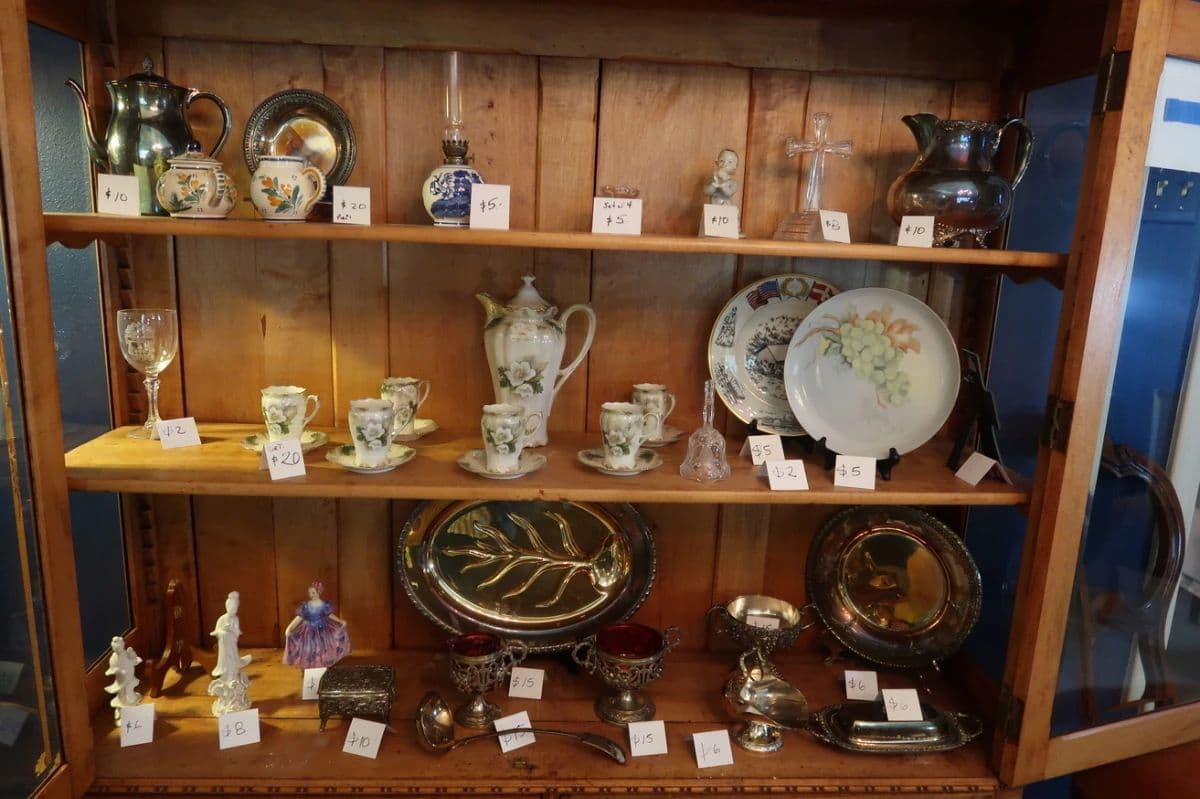 ELS Estate Sales ... Home of Two Antique Dealers photo 2