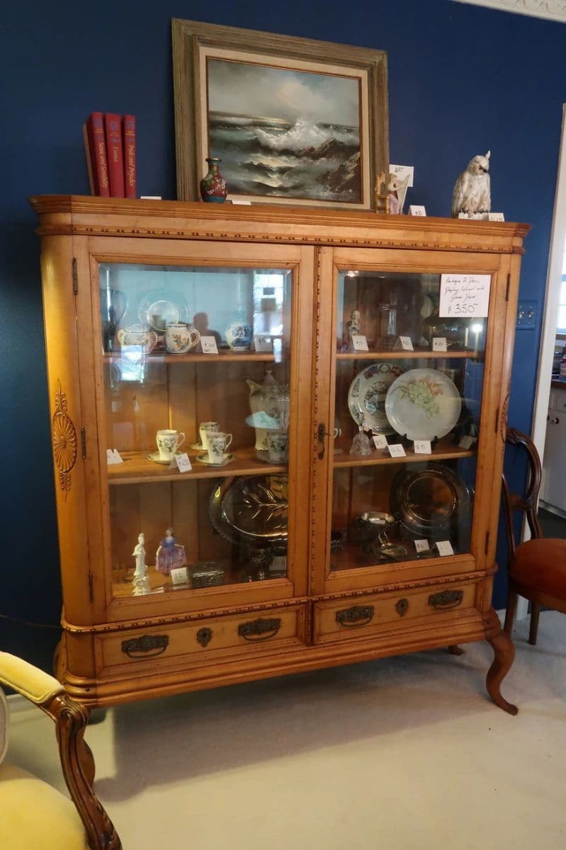ELS Estate Sales ... Home of Two Antique Dealers photo 1