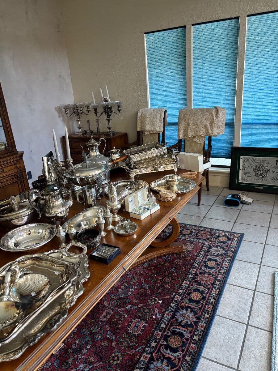 A Gorgeous House Filled with Lovely Things Awaits! photo 3