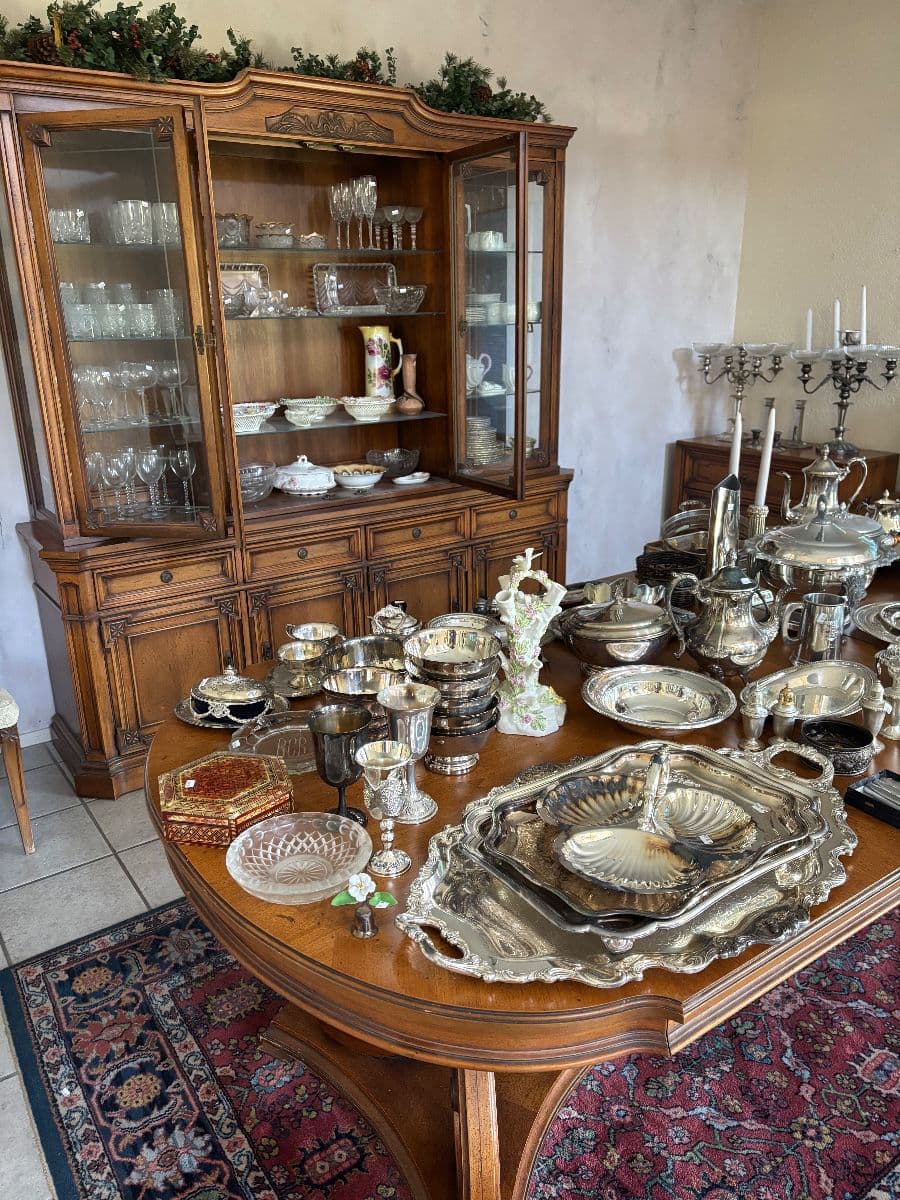 A Gorgeous House Filled with Lovely Things Awaits! photo 2
