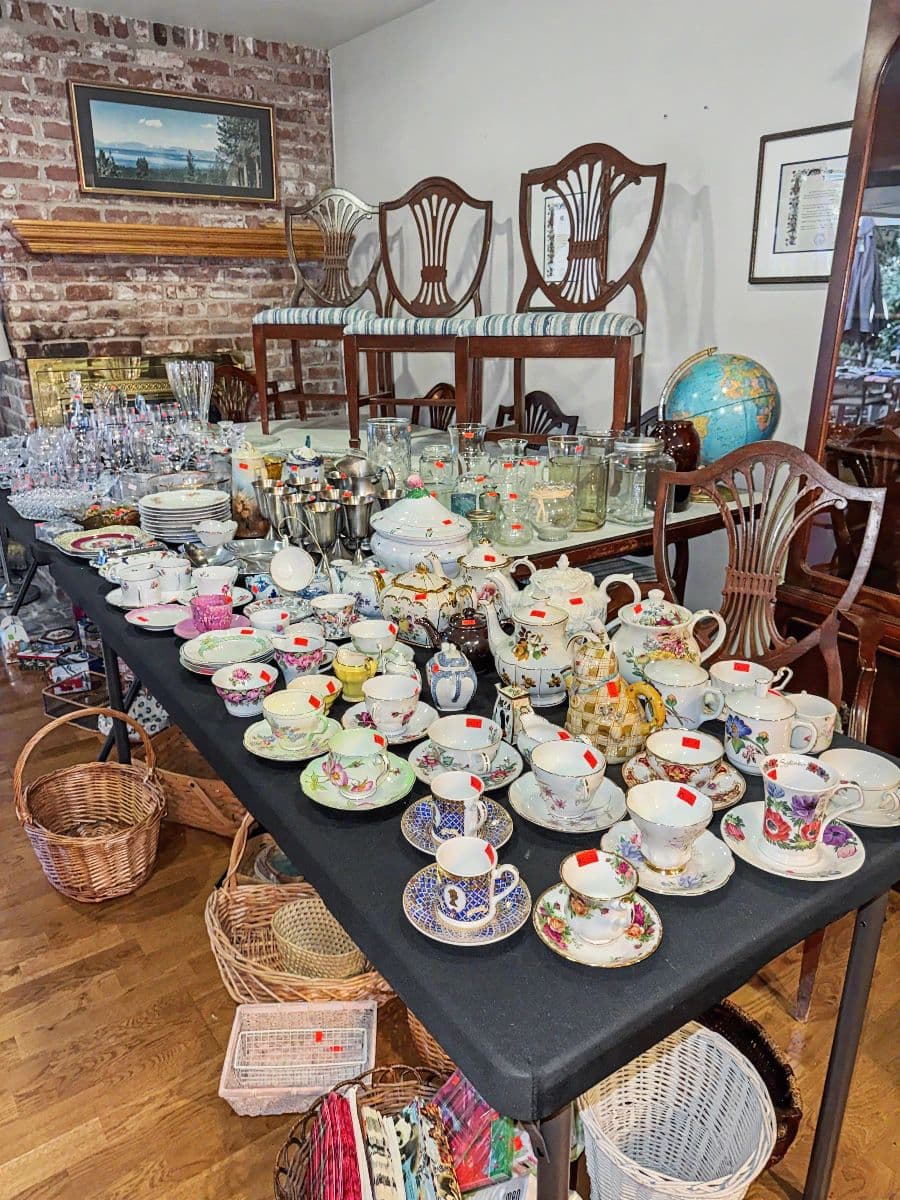 Land park Estate sale- Packed house photo 4