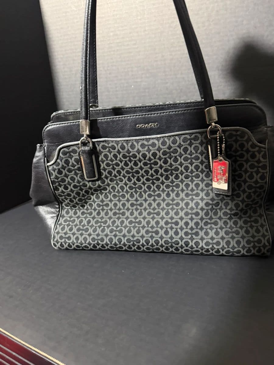 Purses, Video Games, Clothing, Jewelry, Watches, Sewing Machine, Collectibles, Nike, Cameras photo 3
