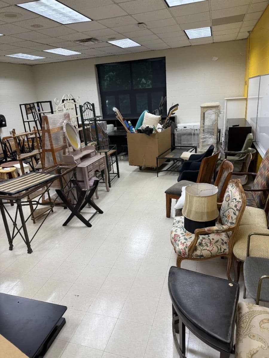 FINAL CLEARANCE SHOWROOM THOUSANDS OF ITEMS •UP TO 75% all items photo 6