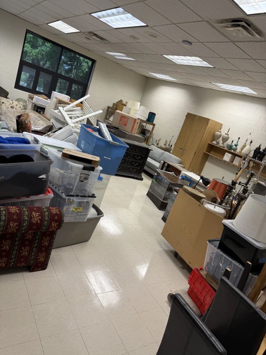 FINAL CLEARANCE SHOWROOM THOUSANDS OF ITEMS •UP TO 75% all items photo 7