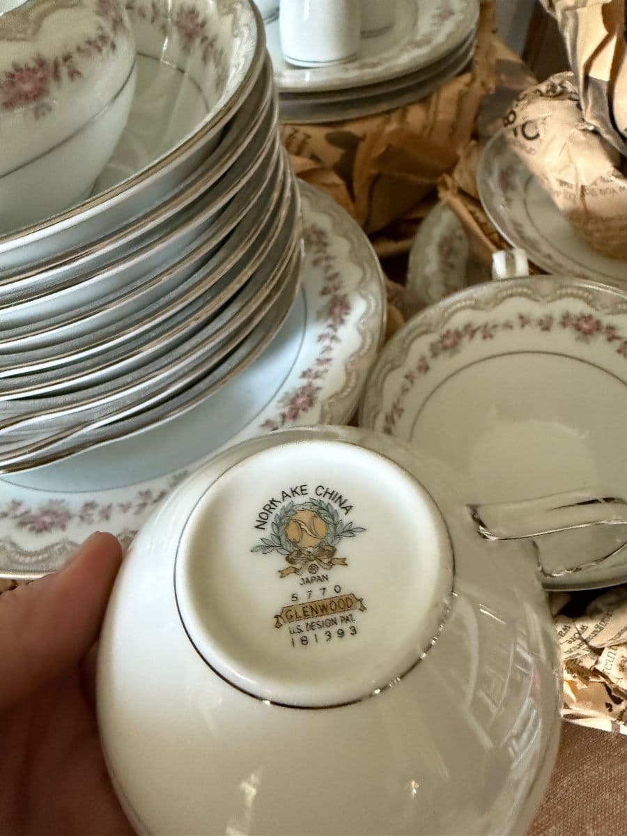 Nashville Estate Sale - Presales on furniture photo 8