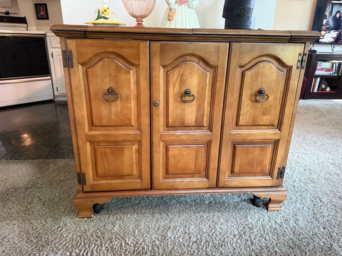 HOT DEALS IN THE BEE-HIVE! Pre-sales on furniture photo 3