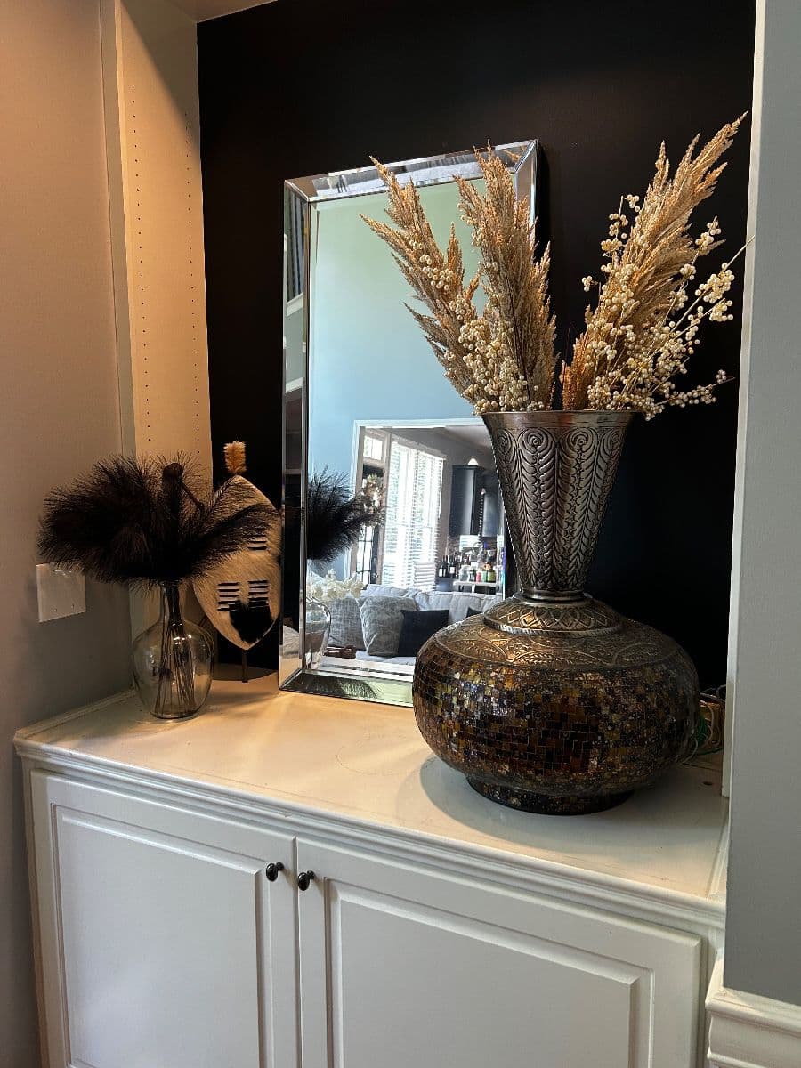 GILDED NEST WITH A RANGE ROVER, FURNITURE, DESIGNER CLOTHES AND ENTERTAINING FOR DAYS! A MUST SEE! photo 9