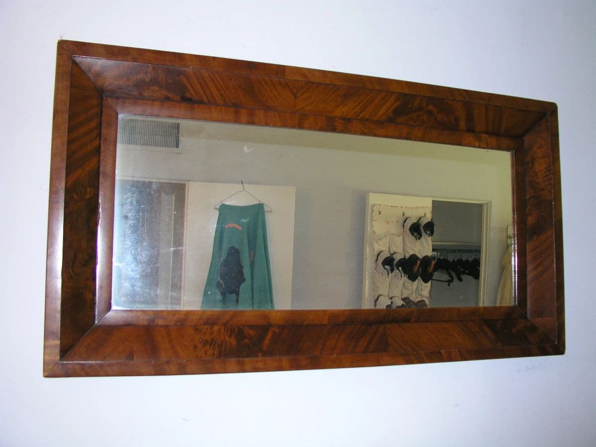 Kathy's Estate Sales - Vintage Central Corridor Beauty! photo 4