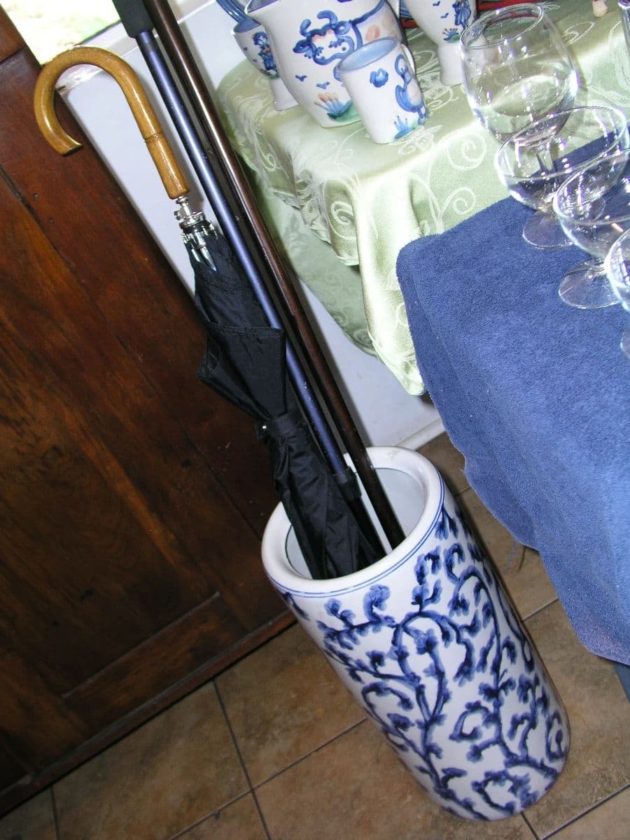 Kathy's Estate Sales - Vintage Central Corridor Beauty! photo 8