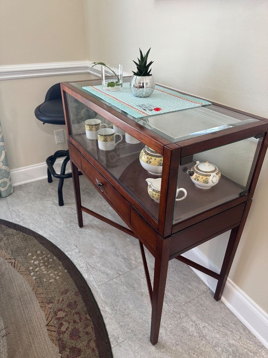 Mike D Estates / Furniture / Collectables / Household photo 3