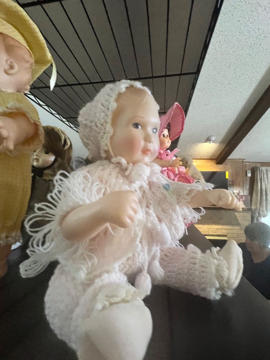 DOLLS ONLY!!!! 1 DAY SALE ON BROADMEADE photo 3