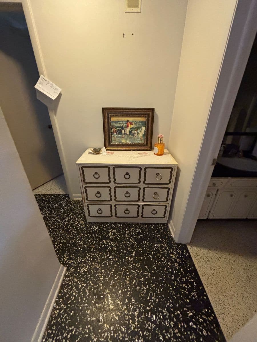 Estate Sale Island Way Clearwater photo 11
