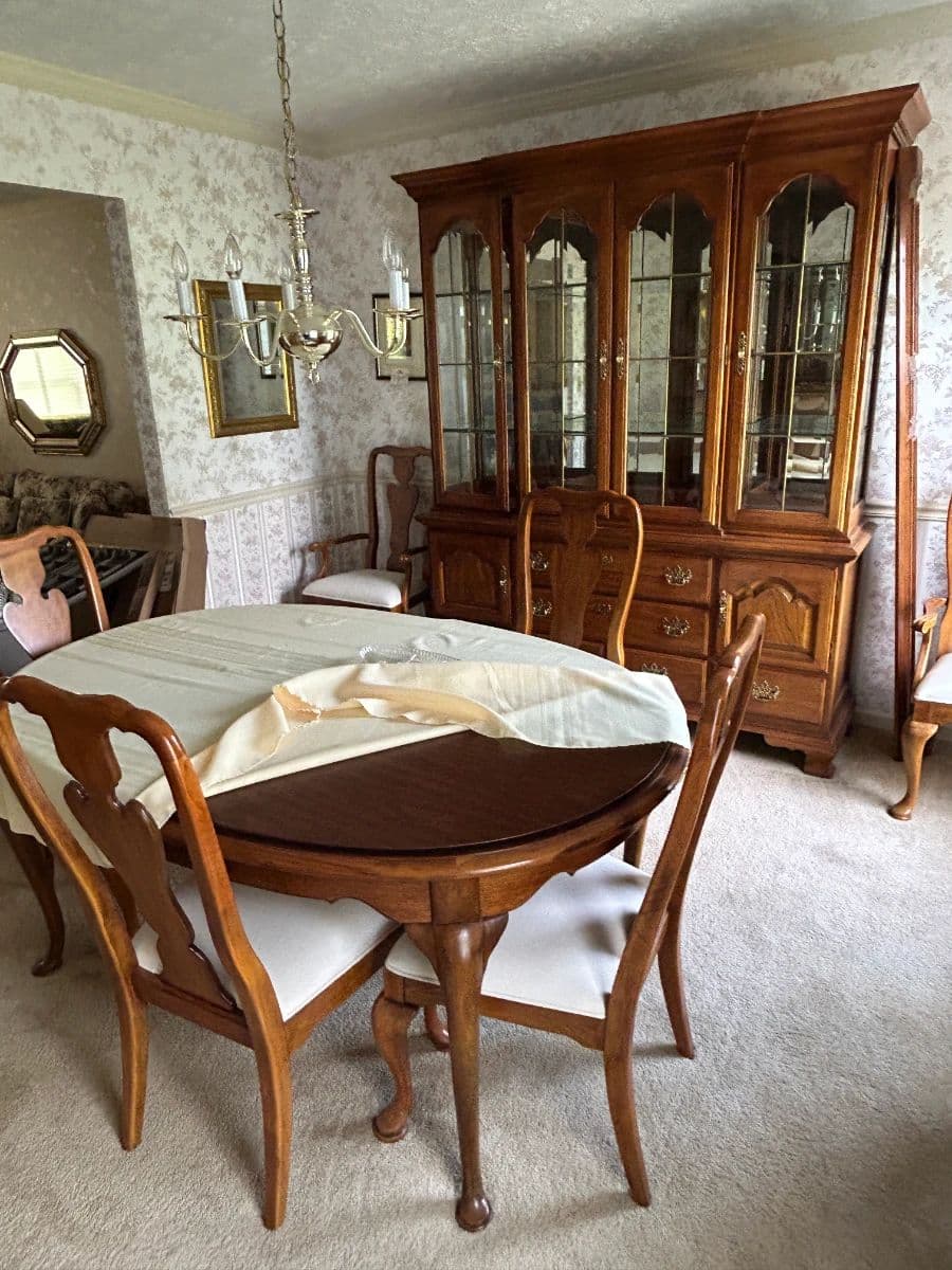 SINCERELY YOURS ESTATE SALE: VINTAGE FURNITURE, BOOKS, KITCHENWARE, CUTE DECOR photo 1