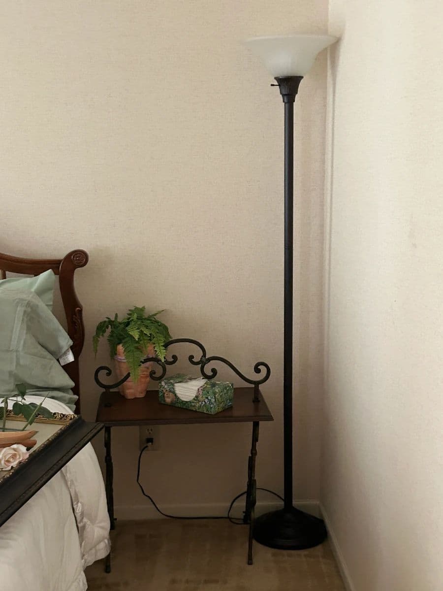 SINCERELY YOURS ESTATE SALE: VINTAGE FURNITURE, BOOKS, KITCHENWARE, CUTE DECOR photo 7