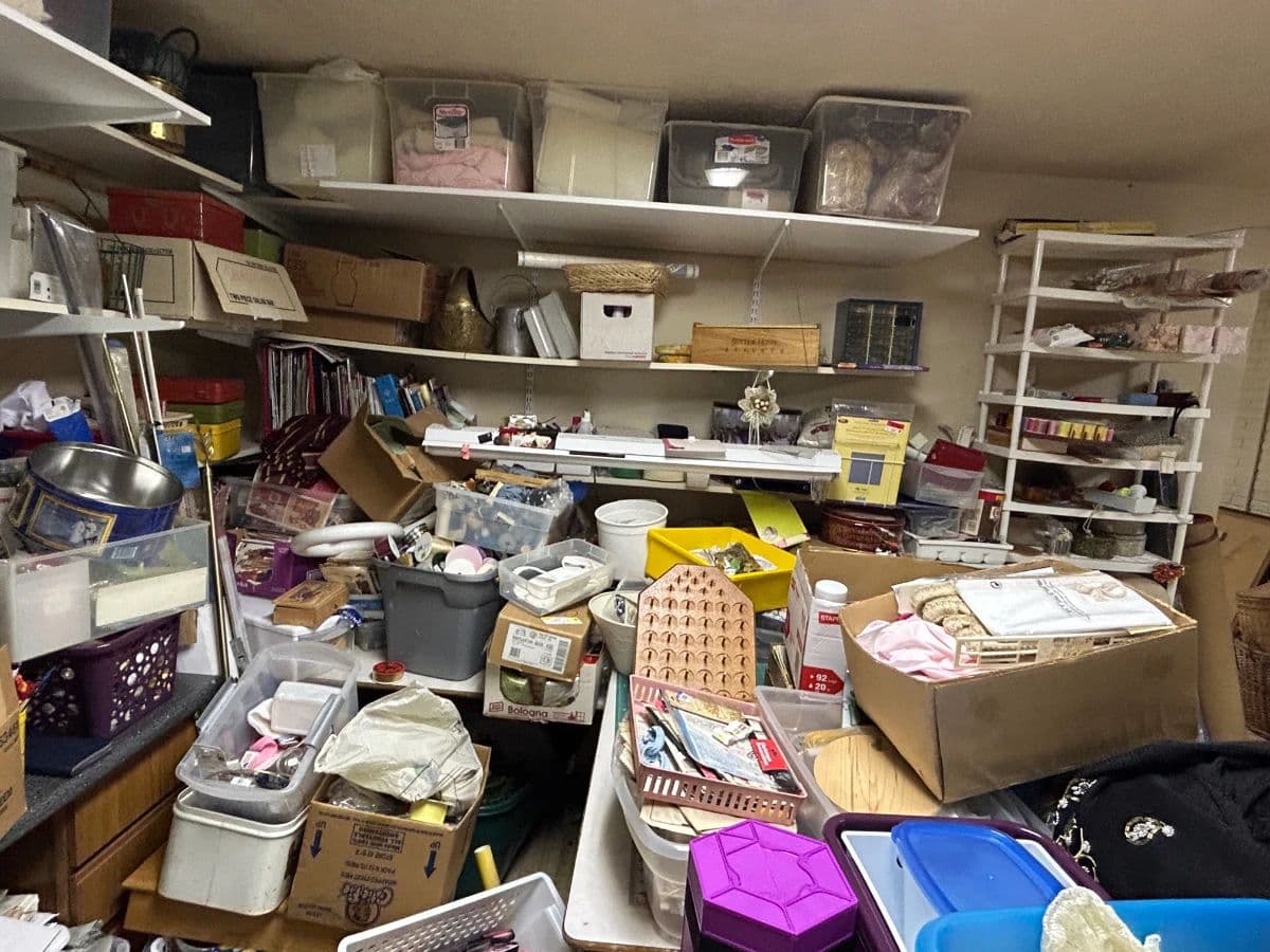 SINCERELY YOURS ESTATE SALE: VINTAGE FURNITURE, BOOKS, KITCHENWARE, CUTE DECOR photo 3