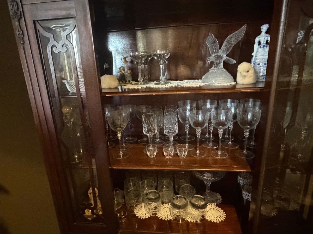Sky-High Style: Luxury Finds & Eclectic Treasures in a High-Rise FREE PARKING!! photo 3