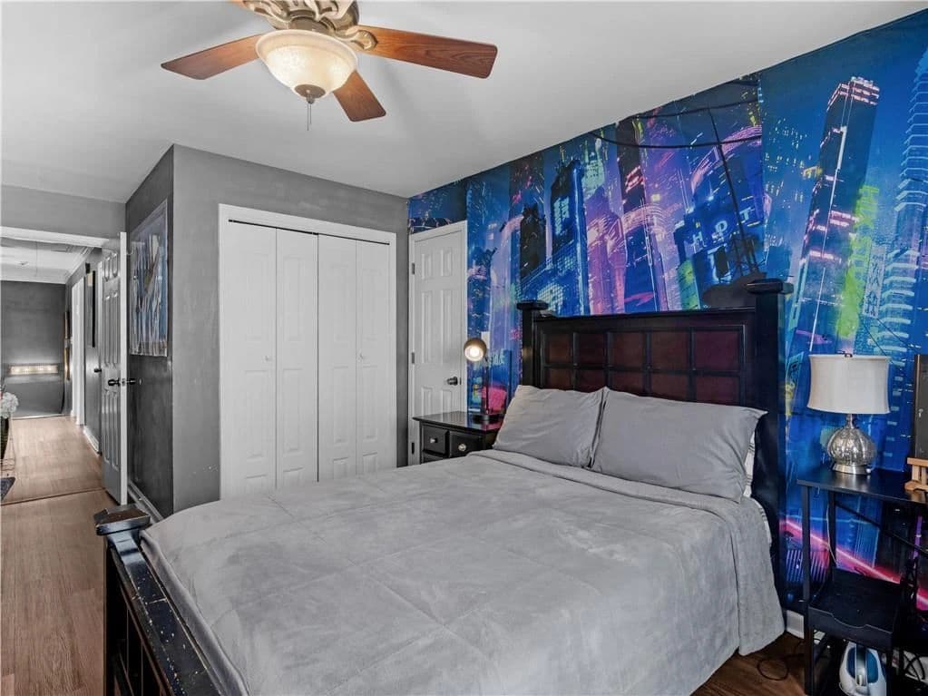 Deluxe Decor & More in Decatur photo 7