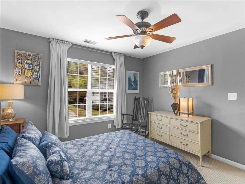 Deluxe Decor & More in Decatur photo 9