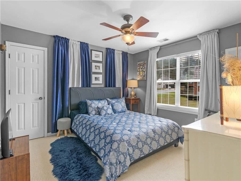 Deluxe Decor & More in Decatur photo 8