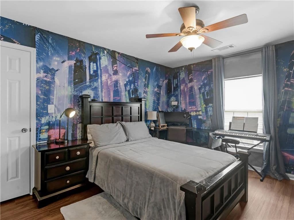 Deluxe Decor & More in Decatur photo 6