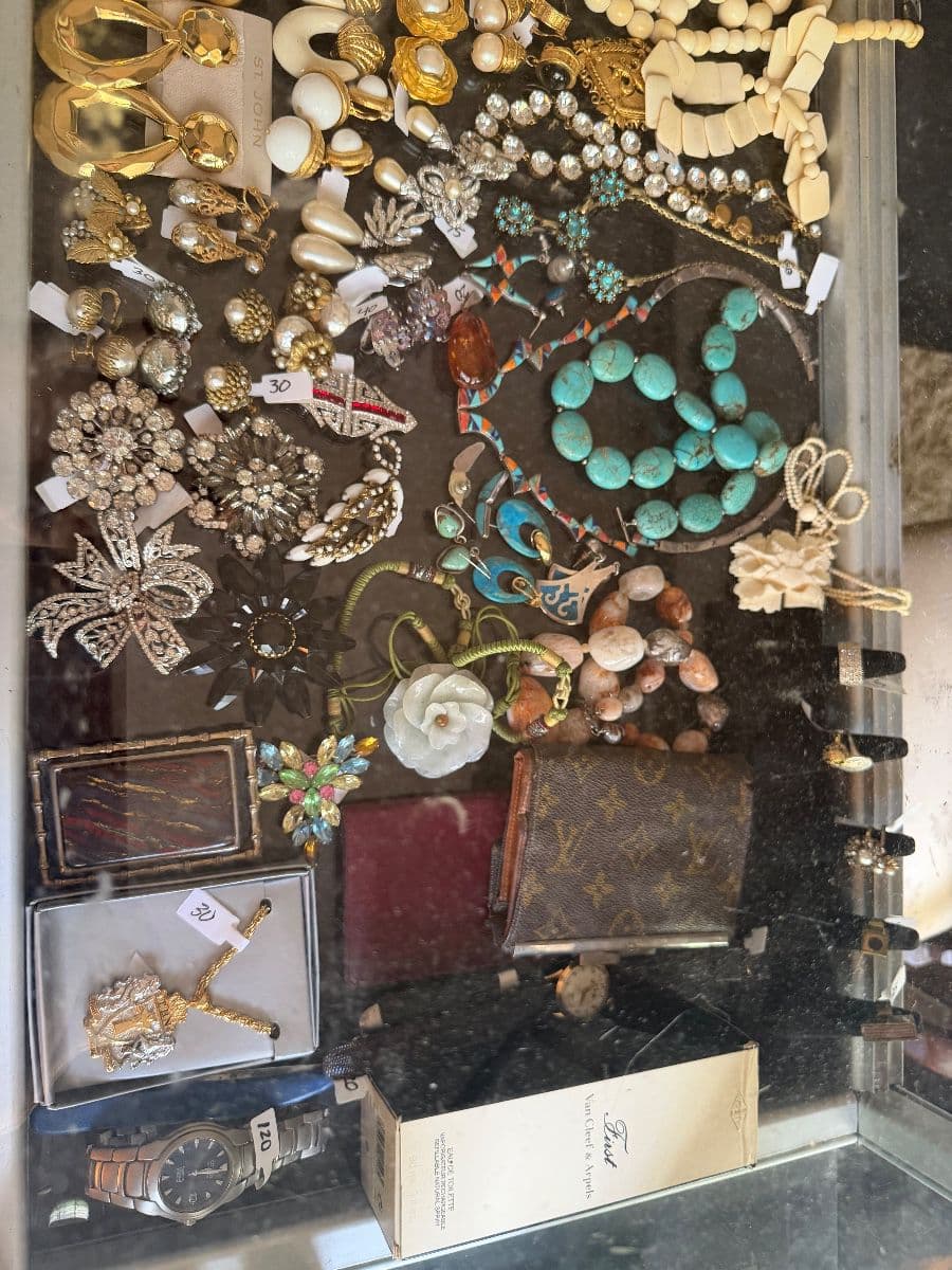 PT 2: Rock N Roll PACKED Brentwood Bonanza Estate Sale photo 12