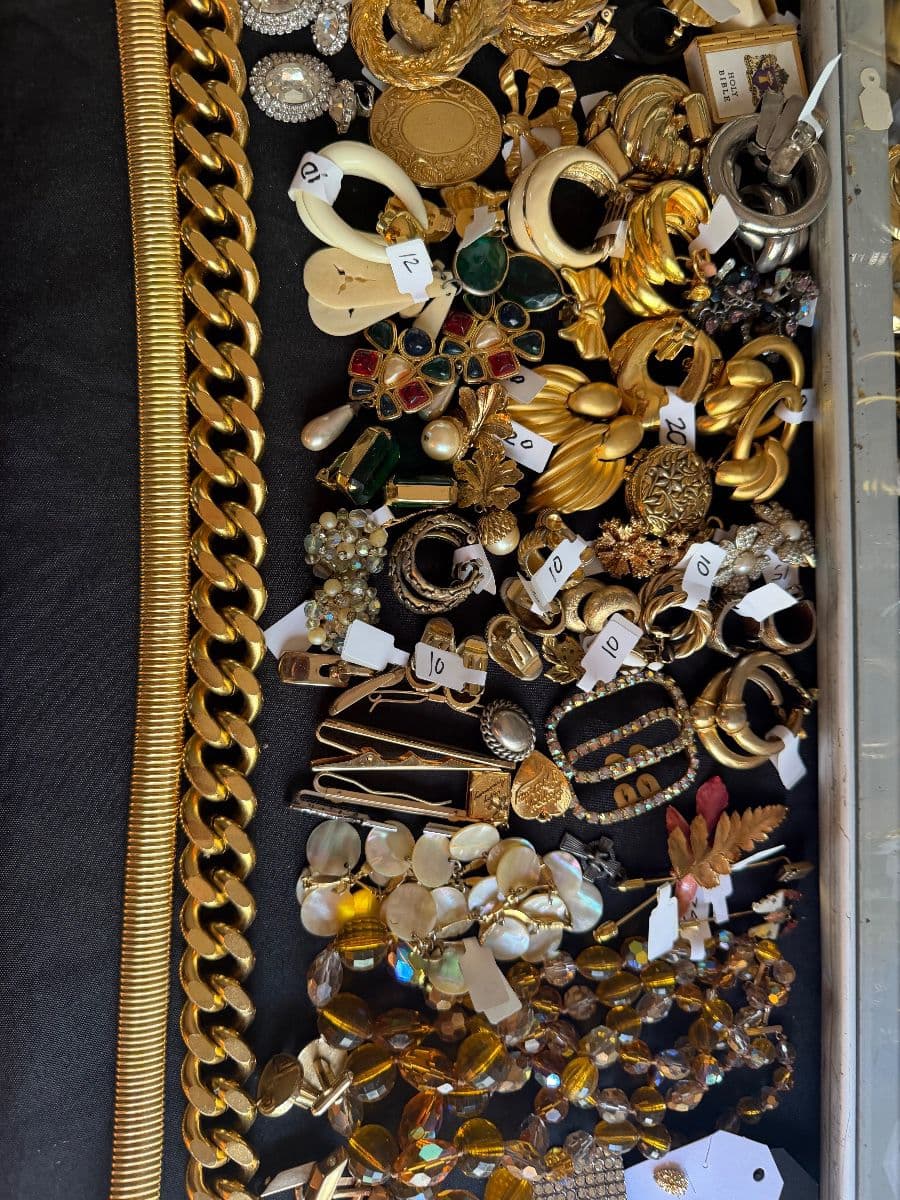 PT 2: Rock N Roll PACKED Brentwood Bonanza Estate Sale photo 9