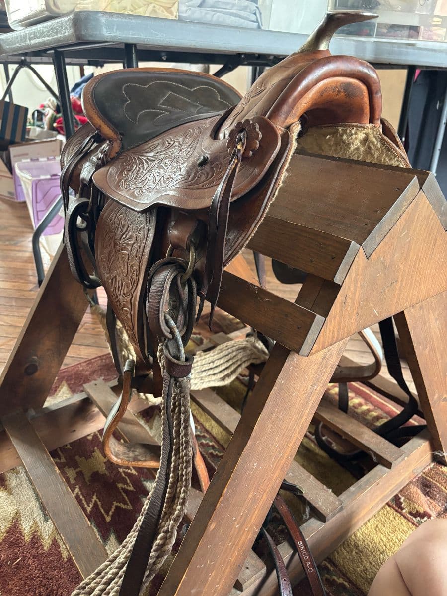 Crete Estate Sale Western Decor, Modern Decor, VTG Jewelry, Books & MUCH MORE photo 9