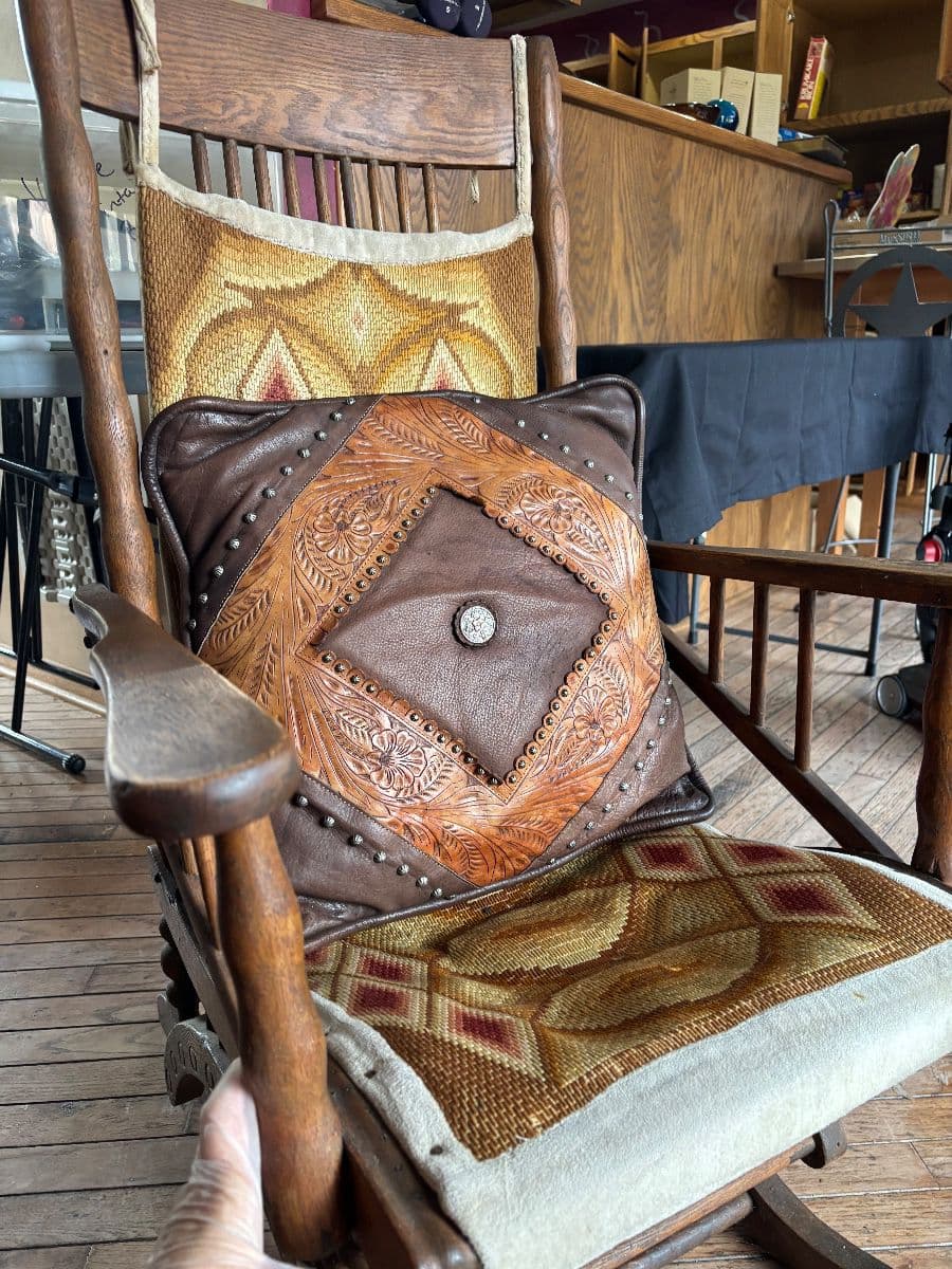 Crete Estate Sale Western Decor, Modern Decor, VTG Jewelry, Books & MUCH MORE photo 11