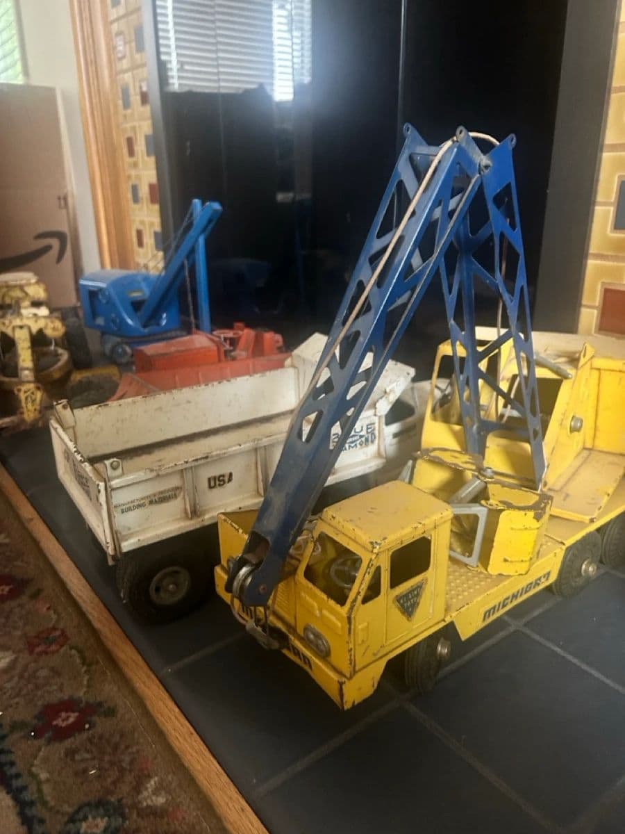 Trains, Treasures, and Trinkets Estate Sale photo 4