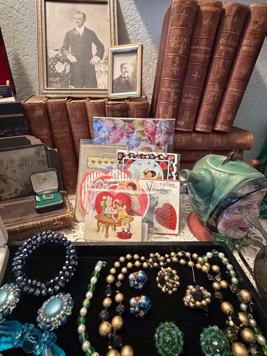 SACRAMENTO ESTATE SALE TOOLS, SIGNED BOOKS, COLLECTIBLES photo 11